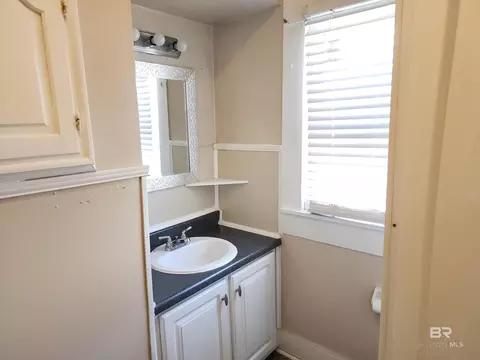 Bath - 706 E Horner St, Atmore, AL 36502 photo 2 of 3