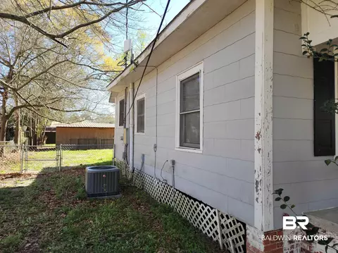 706 E Horner St, Atmore, AL 36502 photo 6
