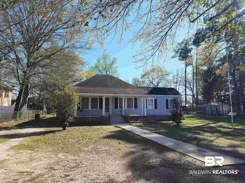 706 E Horner St, Atmore, AL 36502