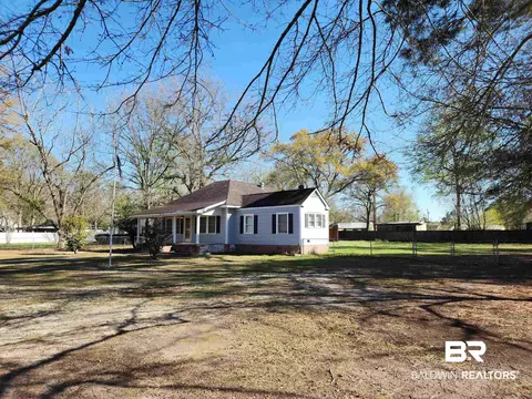 706 E Horner St, Atmore, AL 36502 photo 3