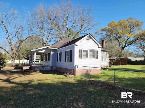 706 E Horner St, Atmore, AL 36502 photo 4
