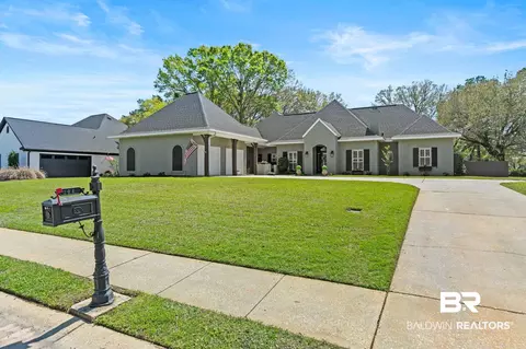 204 S Tee Dr, Fairhope, AL 36532