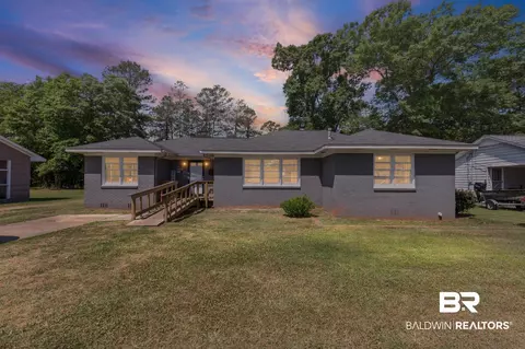 1315 Meadowbrook Dr, Jackson, AL 36545