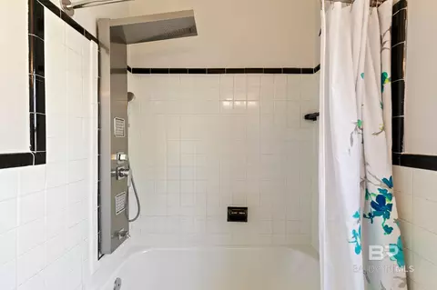 Bath - 214 Upham St #8D, Mobile, AL 36607 photo 2 of 2