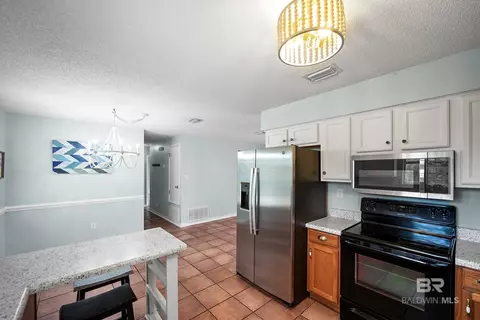 Kitchen - 16204 Pointer Dr, Foley, AL 36535 photo 6 of 6