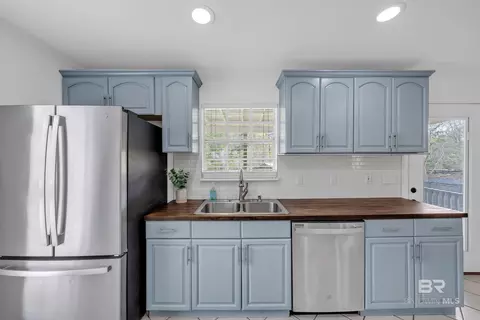 Kitchen - 4101 Perch Point Dr, Mobile, AL 36605 photo 2 of 5