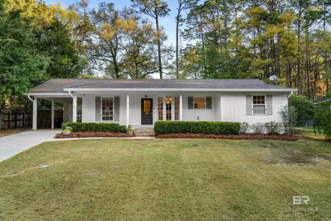 9 Azalea Ct, Fairhope, AL 36532