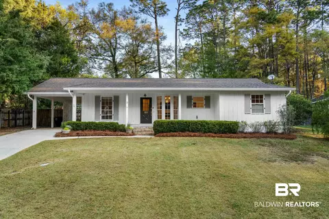 9 Azalea Ct, Fairhope, AL 36532