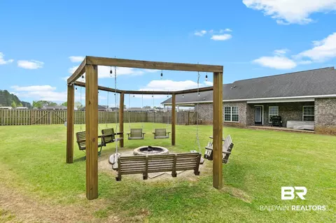 180 Ely Dr, Atmore, AL 36502 photo 2