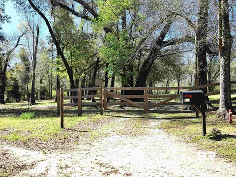 180 Tanner Ln, Brewton, AL 36426