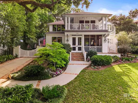 204 N Bayview St, Fairhope, AL 36532