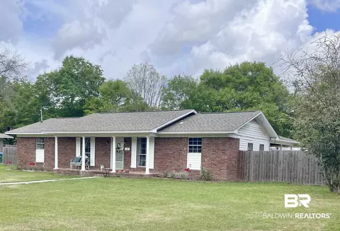 609 E Pine St, Atmore, AL 36502 photo 3