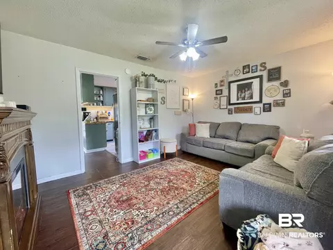 609 E Pine St, Atmore, AL 36502 photo 4