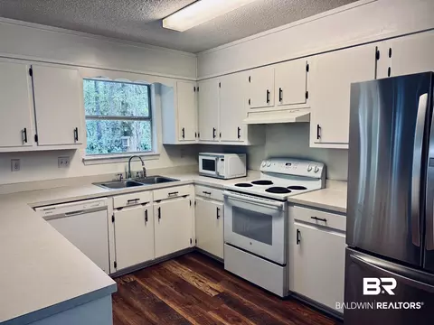 Kitchen - 236 Montclair Loop, Daphne, AL 36526 photo 4 of 5
