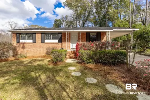 53 Young St, Fairhope, AL 36532