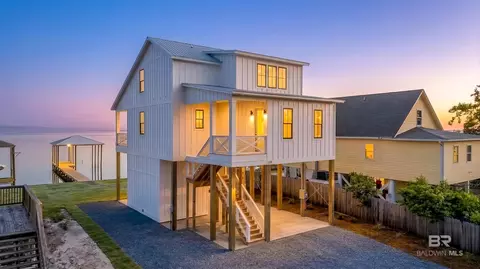 8189 Gulf Beach Ln, Gulf Shores, AL 36542