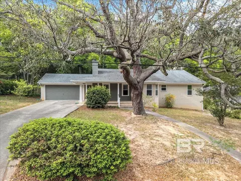 9 Pope Ct, Fairhope, AL 36532