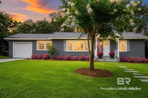 216 Pinecrest Ln, Fairhope, AL 36532