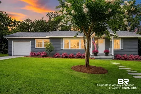 216 Pinecrest Ln, Fairhope, AL 36532