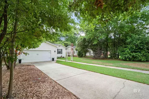 Exterior - 103 Emogene Pl, Mobile, AL 36606 photo 4 of 7