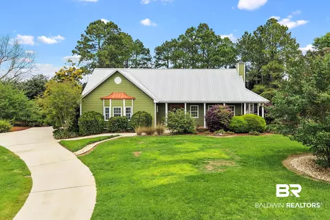 10195 Grove Dr, Fairhope, AL 36532