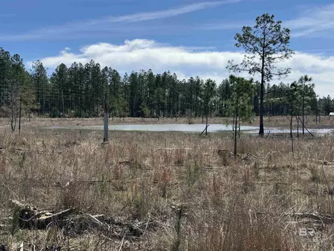 7 County Road 64, Robertsdale, AL 36567