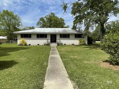 402 W Myrtle Ave, Foley, AL 36535