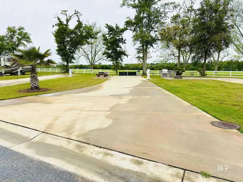 12399 Gateway Dr, Elberta, AL 36530
