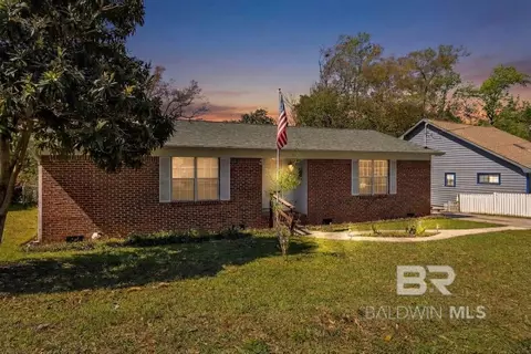 2067 Club House Dr, Lillian, AL 36549