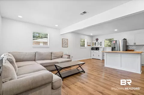 7051 Cambridge Dr, Mobile, AL 36619 photo 2