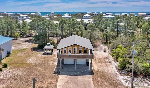 6782 Palmetto Dr, Gulf Shores, AL 36542