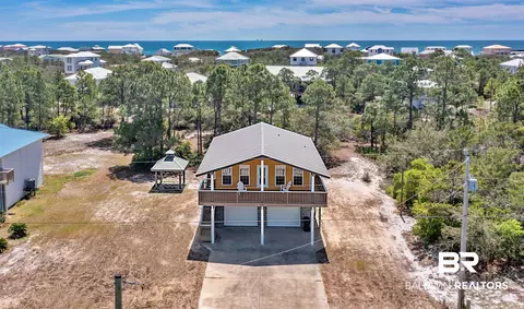 6782 Palmetto Dr, Gulf Shores, AL 36542