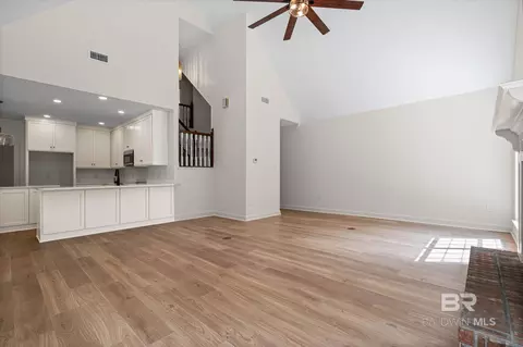Living - 3451 Lacoste Rd, Mobile, AL 36618 photo 2 of 3