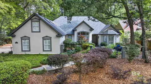 4 Greenbrier Ln, Fairhope, AL 36532