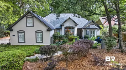 4 Greenbrier Ln, Fairhope, AL 36532