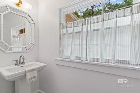 Bath - 5210 S Pineview Ln, Mobile, AL 36608 photo 2 of 2