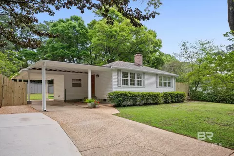 5210 S Pineview Ln, Mobile, AL 36608
