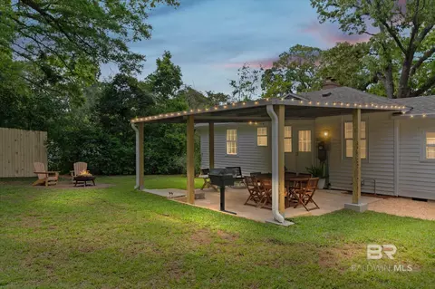Exterior - 5210 S Pineview Ln, Mobile, AL 36608 photo 4 of 4