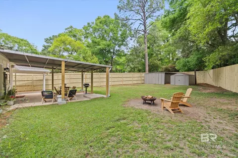 Exterior - 5210 S Pineview Ln, Mobile, AL 36608 photo 2 of 4