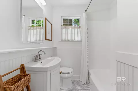Bath - 5210 S Pineview Ln, Mobile, AL 36608 photo 1 of 2