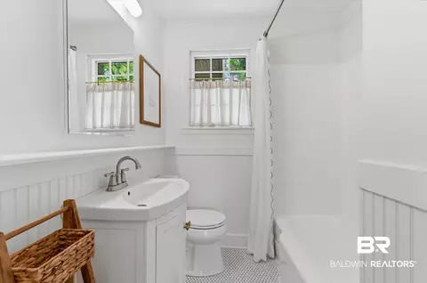 Bath - 5210 S Pineview Ln, Mobile, AL 36608 photo 1 of 2