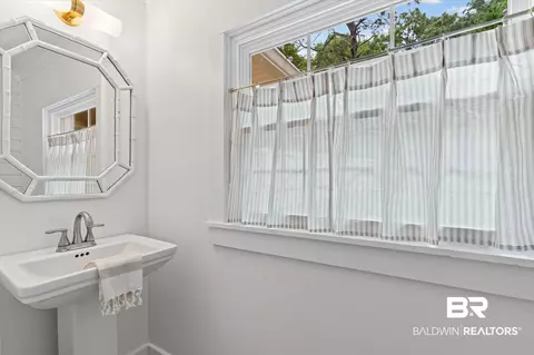 Bath - 5210 S Pineview Ln, Mobile, AL 36608 photo 2 of 2