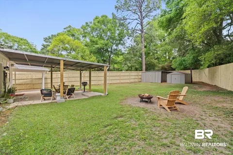 Exterior - 5210 S Pineview Ln, Mobile, AL 36608 photo 2 of 3