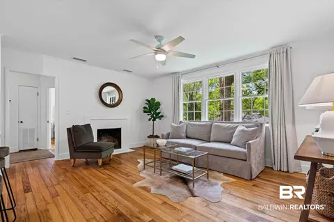 Living - 5210 S Pineview Ln, Mobile, AL 36608 photo 1 of 2