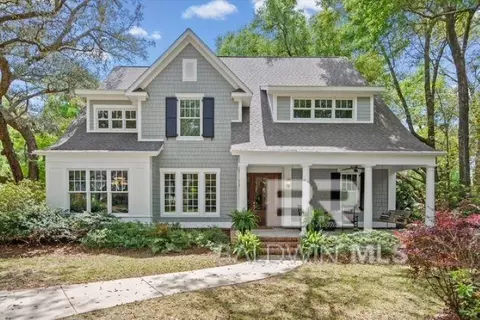 6100 Oakwood Ln, Fairhope, AL 36532
