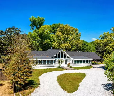 2221 Club House Dr, Lillian, AL 36549