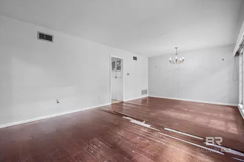 Living - 2255 Pratt Dr, Mobile, AL 36605 photo 2 of 3