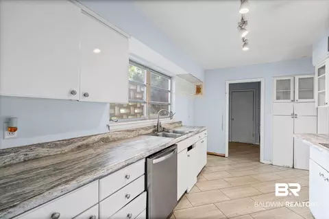 2255 Pratt Dr, Mobile, AL 36605 photo 3