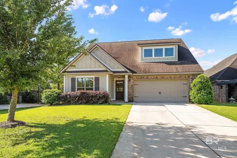 220 Hawthorne Cir, Fairhope, AL 36532