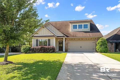 220 Hawthorne Cir, Fairhope, AL 36532